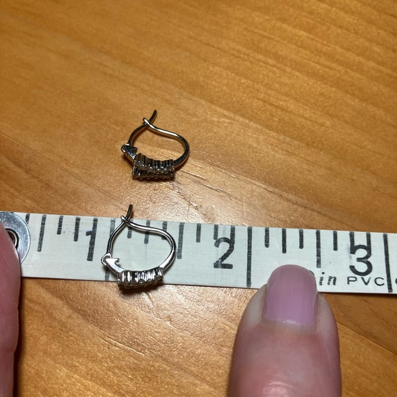 18k white gold diamond hoop earrings - Picture 7 of 7